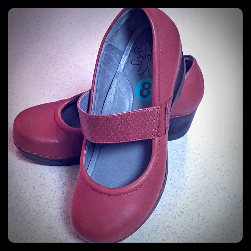 Sanita Danish Design Red Clogs Size 8 NWOT